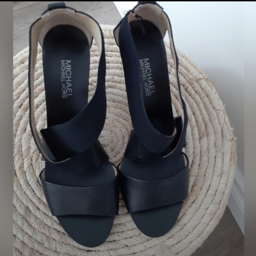 Size 9.5 Michael Kors Black Odette Leather Conr heel sandal